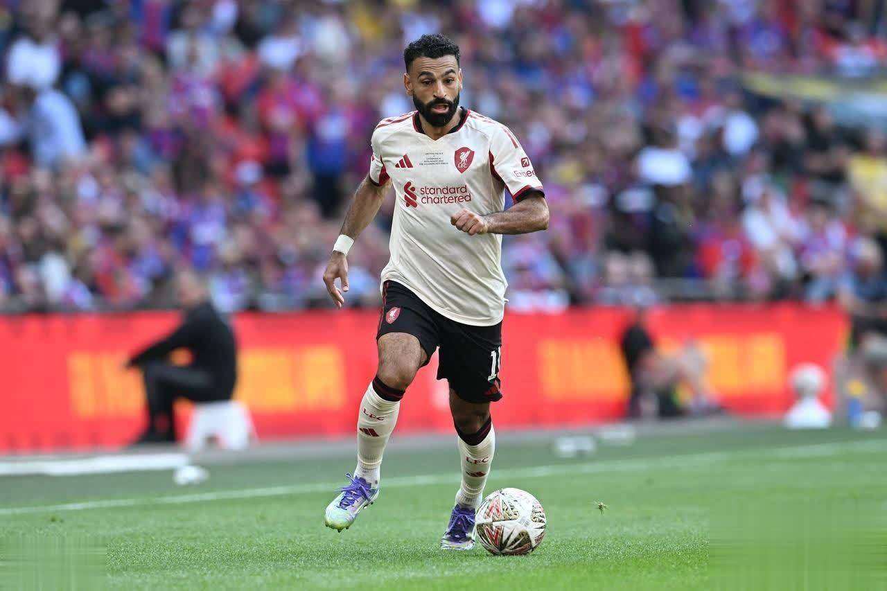 包含伯恩茅斯客场拿下关键三分，摆脱降级区压力的词条