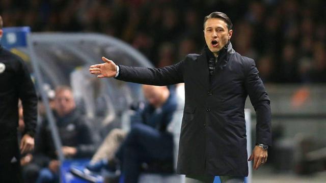 开云下载-柏林赫塔教练因战术问题受到批评，需改进