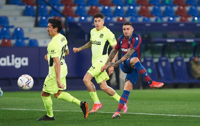 开云体育官网-瓦伦西亚完胜波尔图，稳居小组第一