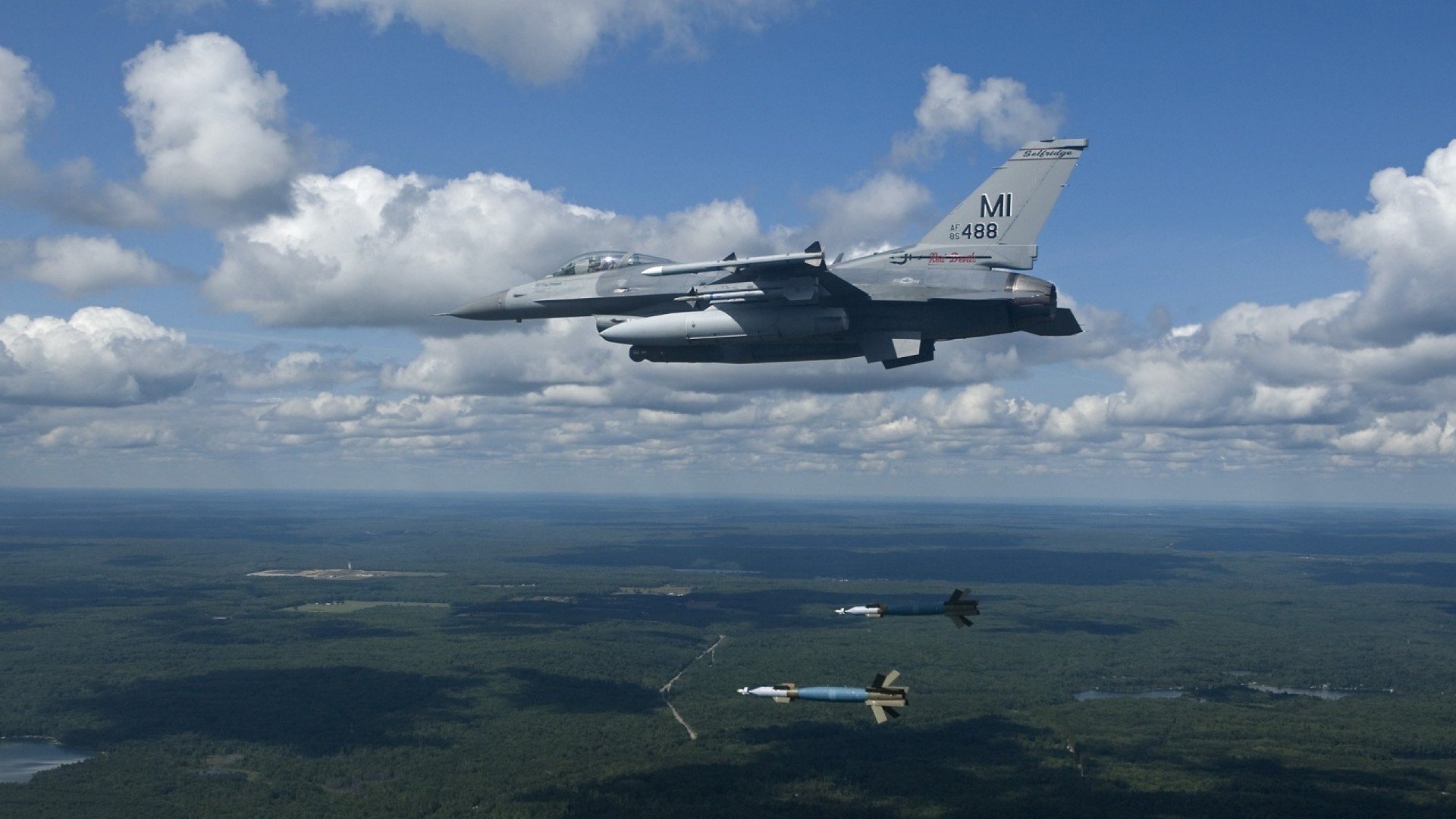 赛车舞台上的独舞者，F1年度争冠之夜，努涅斯全场最佳无争议